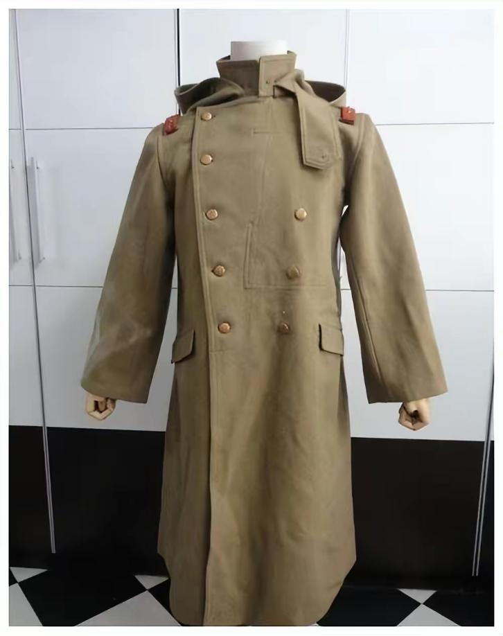 1939年，八路军营长缴获一件日军大衣，觉得材质不错，便送给杨成武。谁料，杨成武