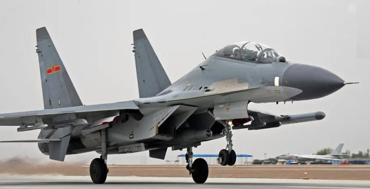 烽火问鼎计划每天认识一件兵器 考虑到其重量和威力，由苏-30MKK/MK2战斗机