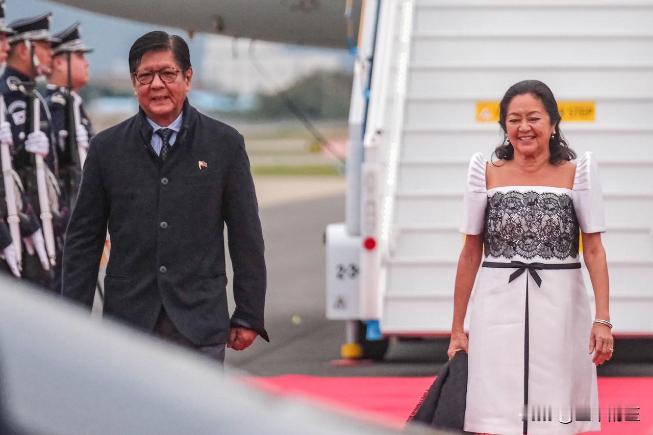 周六，菲律宾总统小马科斯在回应情人节特别视频日志中关于爱情与婚姻的提问时，强调了