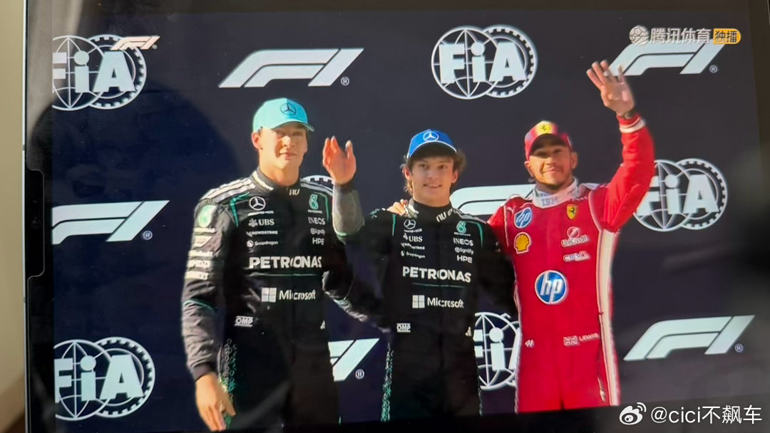 恭喜三位梅奔车手！今年火星车中的火星车，梅奔太强了！车快人稳，恭喜kimi首冠！