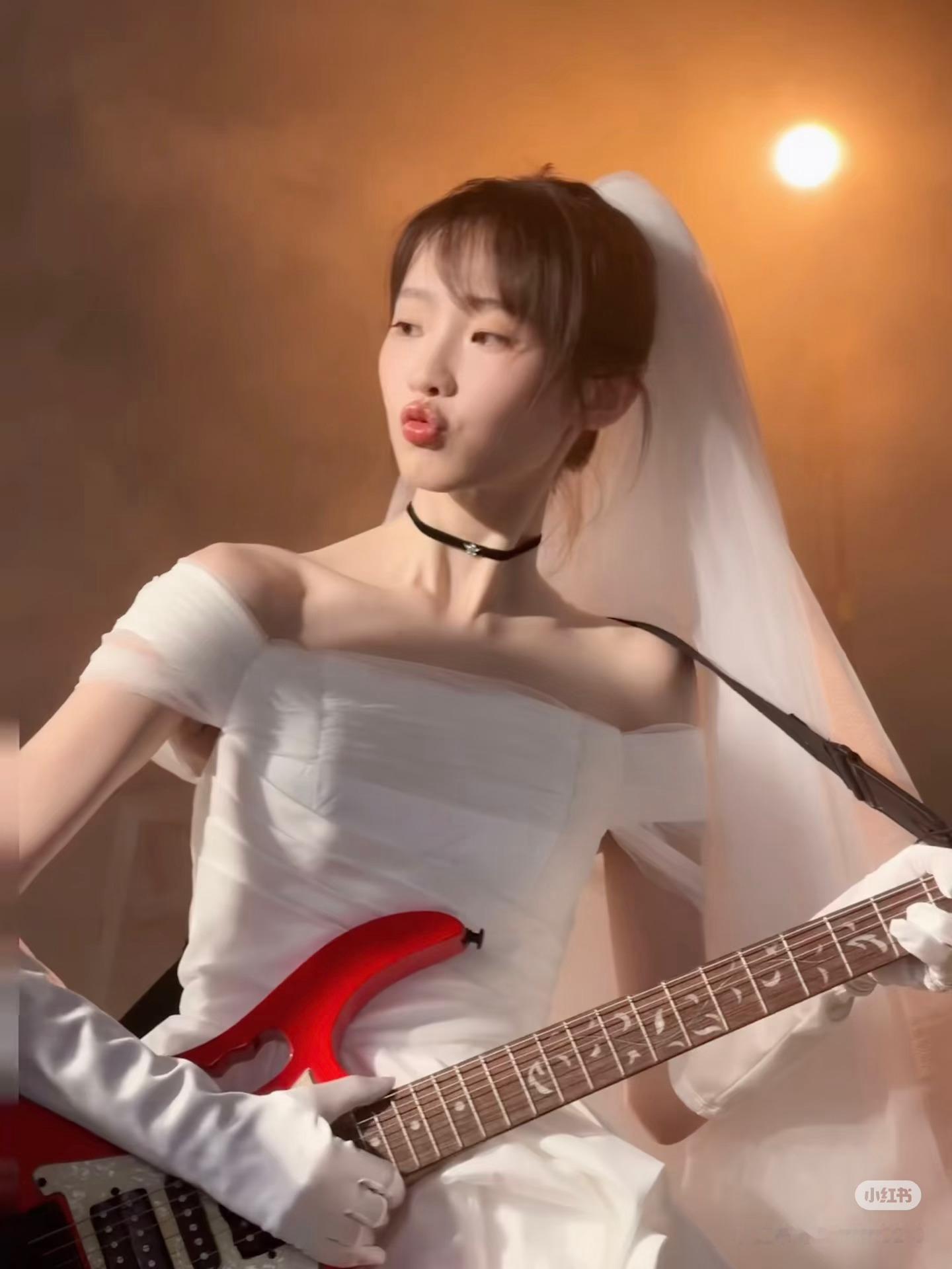 张艺凡陈立农活久久开机张艺凡许倩 这个许倩好热烈鲜活！期待张艺凡的新作品