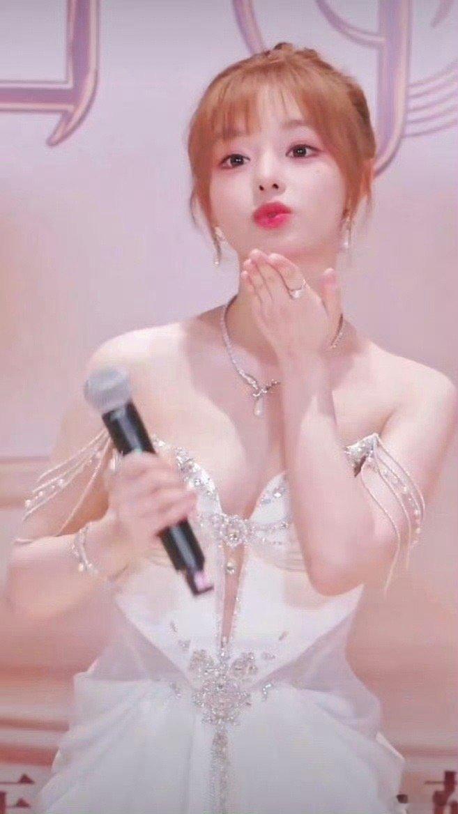 #黄霄雲带着她的一万年杀回来了#黄霄雲的歌声真的很有感染力，每次听这首 《要不然