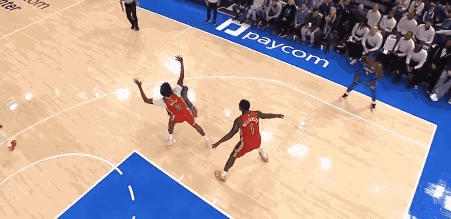 亚历山大肘击进球还有效，肖华真是宠亚历山大



亚历山大这一球，虽然上篮打进，