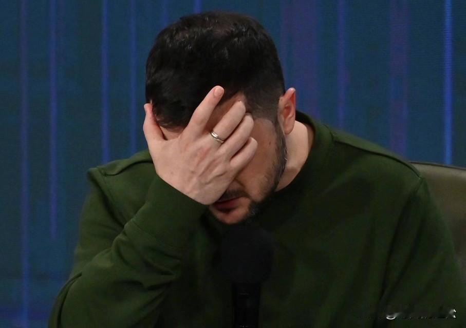 泽连斯基的尊严何在？被下属破口大骂！
叶尔马克出事后自己的亲信没有站出来为自己说