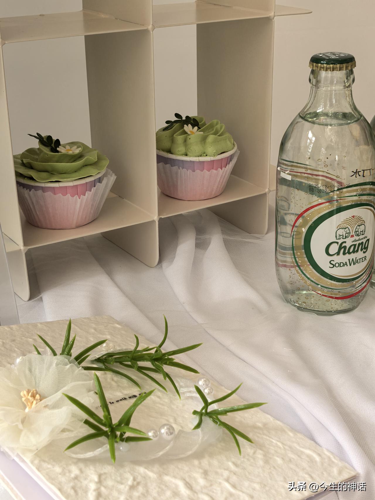 “不太聪明”用陕北话说就是“不大精明”或者“憨着了”。一般指不够聪明或者聪明太过