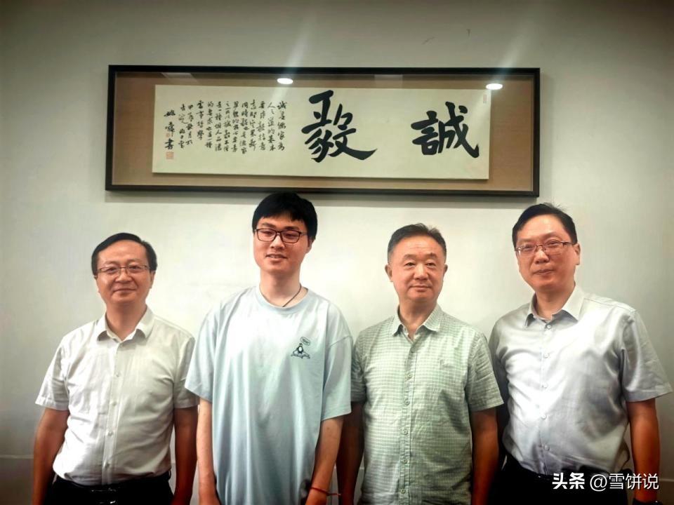 这孩子不一般！安徽安庆，一名男生高考考了703分，但这位学霸却在查完分数后干了件