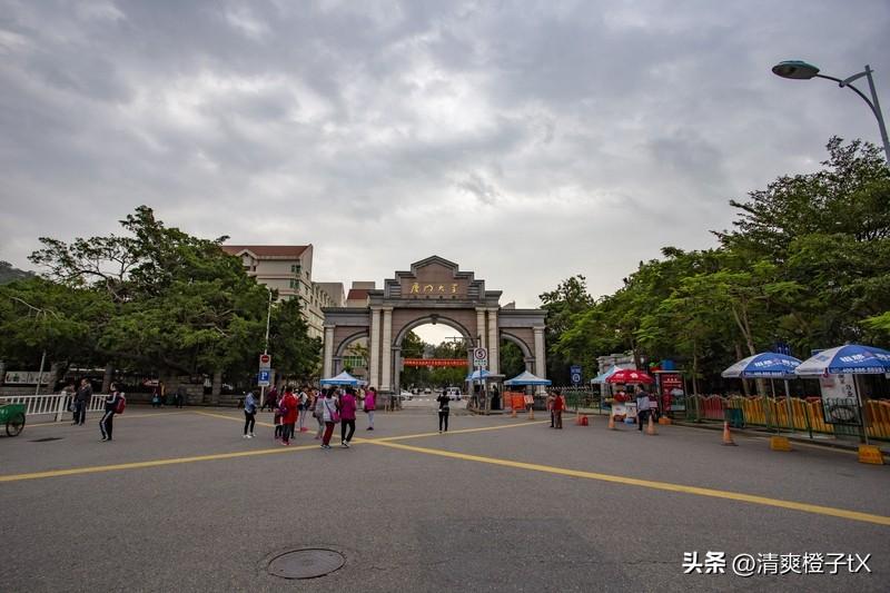 想知道福建高考排名多少能进985，这得看不同类别。2025年，历史组985录取线