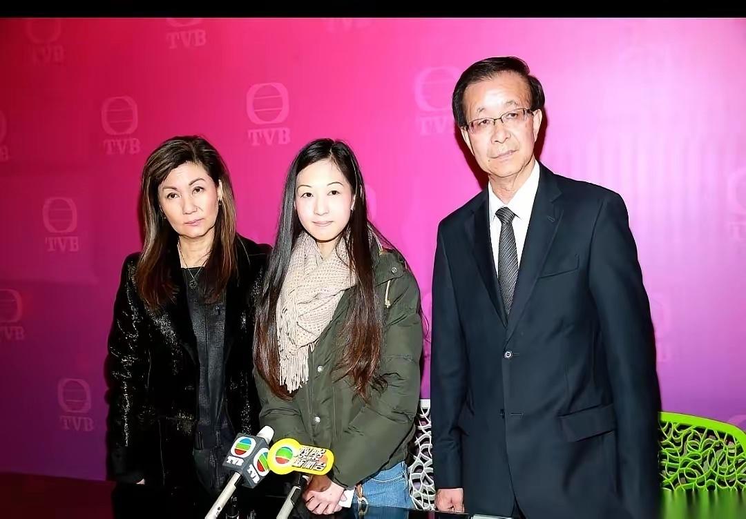 我一个同事老公，突发心梗，人送到医院就没抢救回来。她儿子从香港连夜飞回，西装笔挺