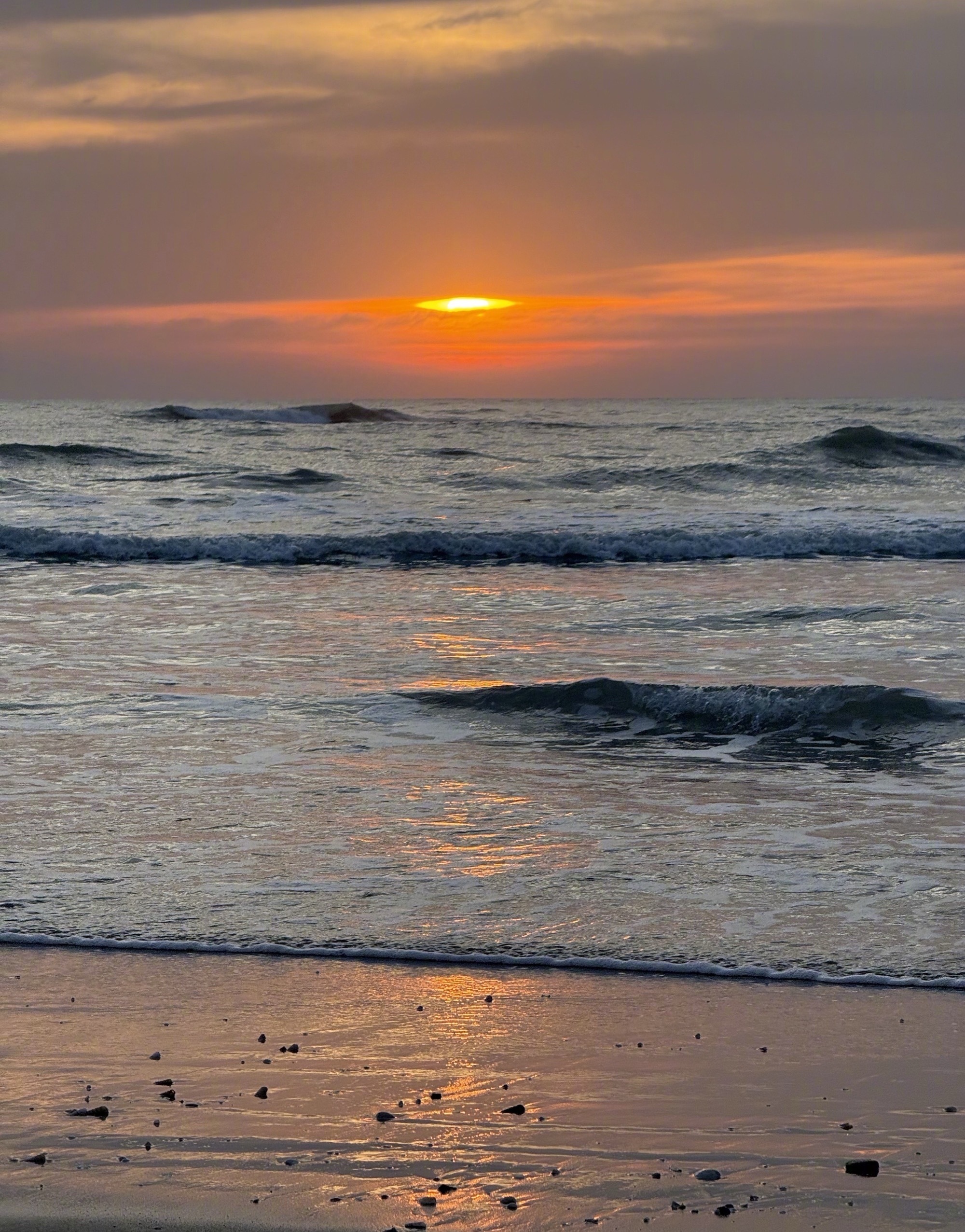以善良为师，得到的是正义和正直的教诲，即使步履平凡，也不失不俗的境界。善良使人的