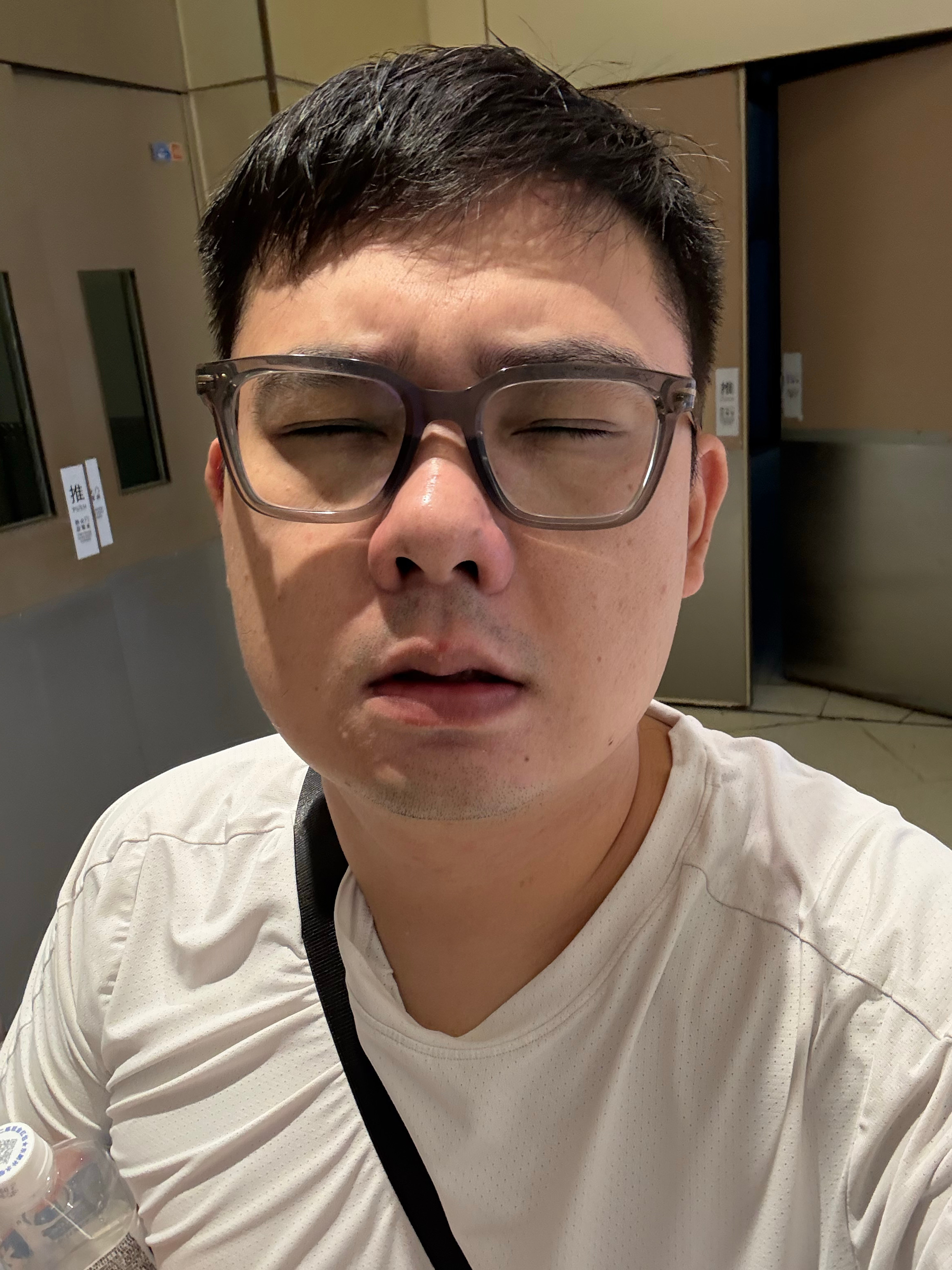 中午11点半空腹游泳，真是一点力气没有。谁说的运动要空腹的，明显是吃了饱饭再去健
