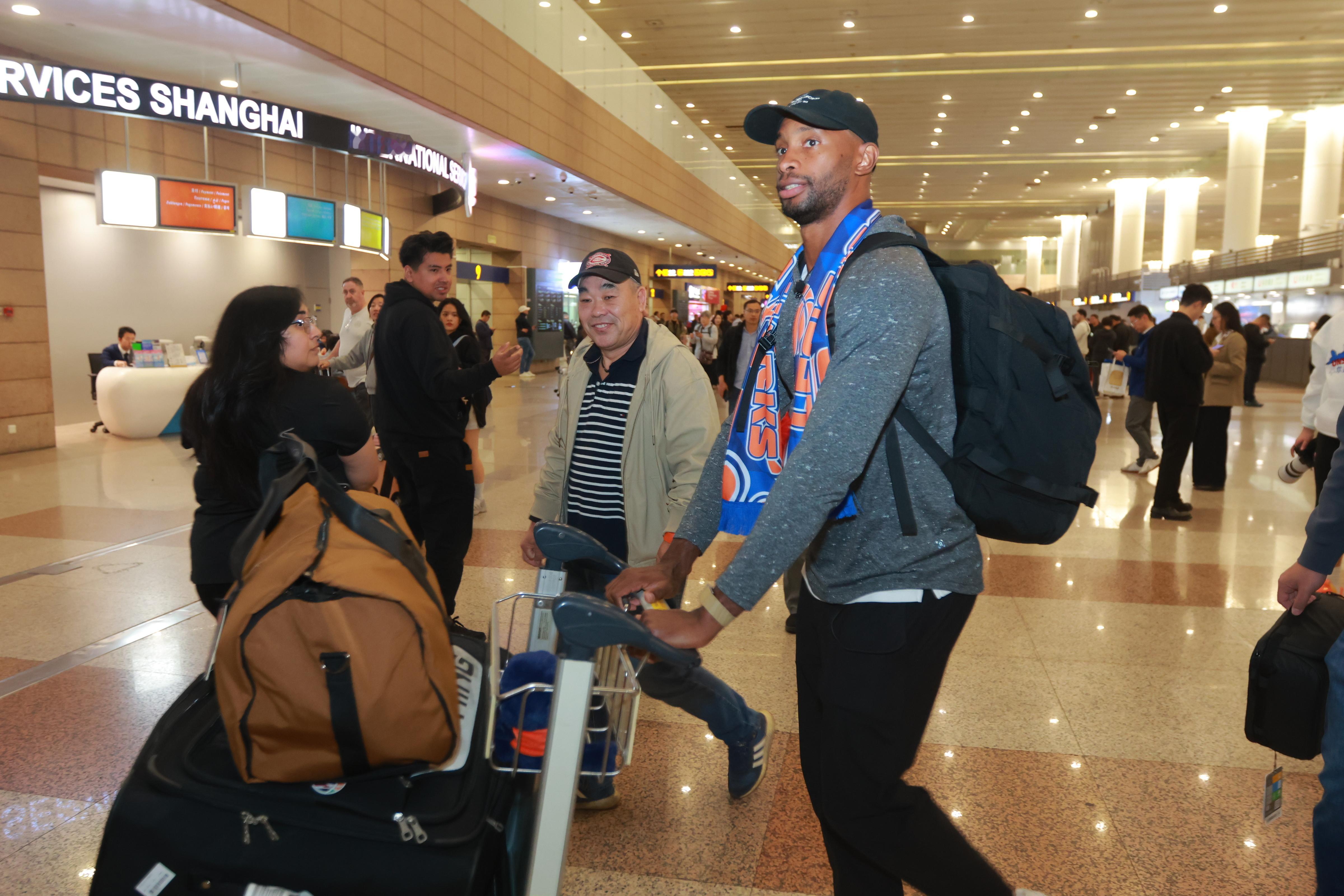 弗格抵沪，就差明天的洛夫顿了