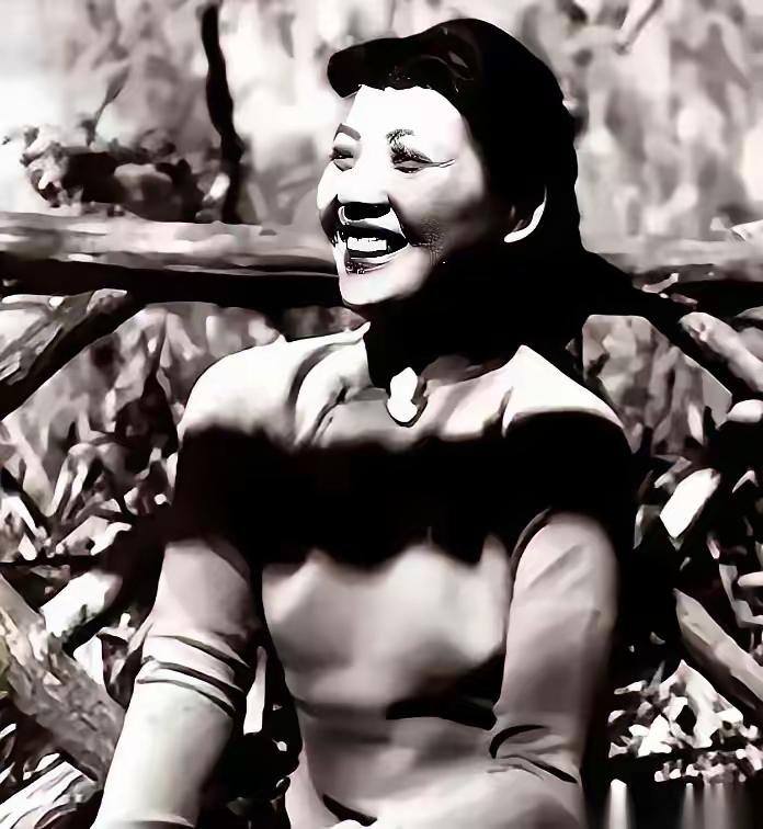 党组织派她潜伏南京，给了二十根金条。结果这个女人，打了整整三年麻将，把钱输了个精