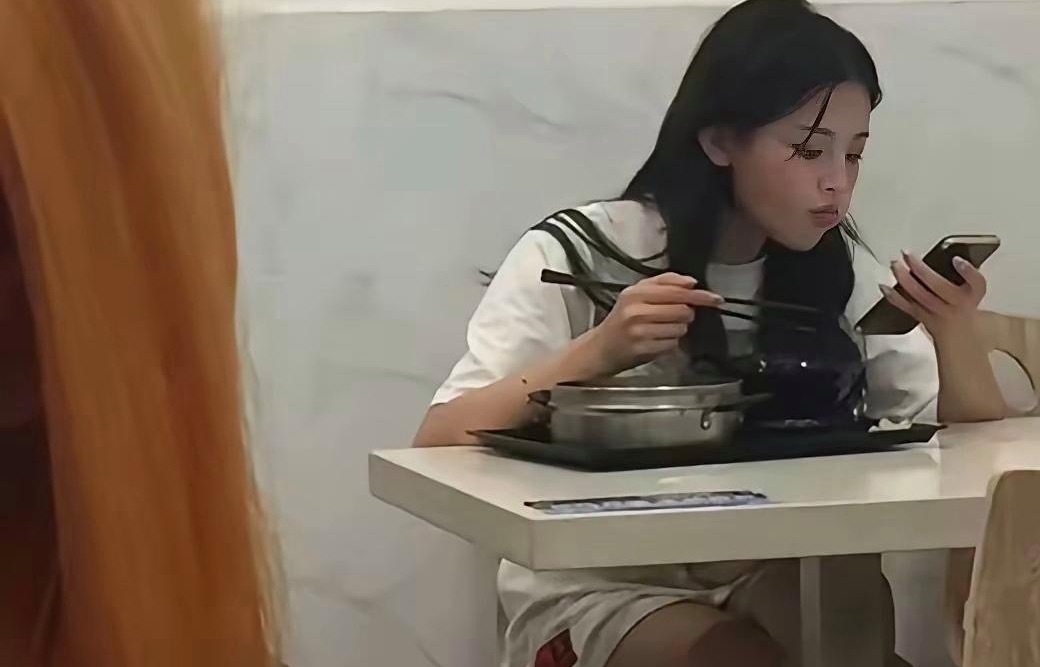 当初厂里的杨超越，谁能想到未来会成为顶流 