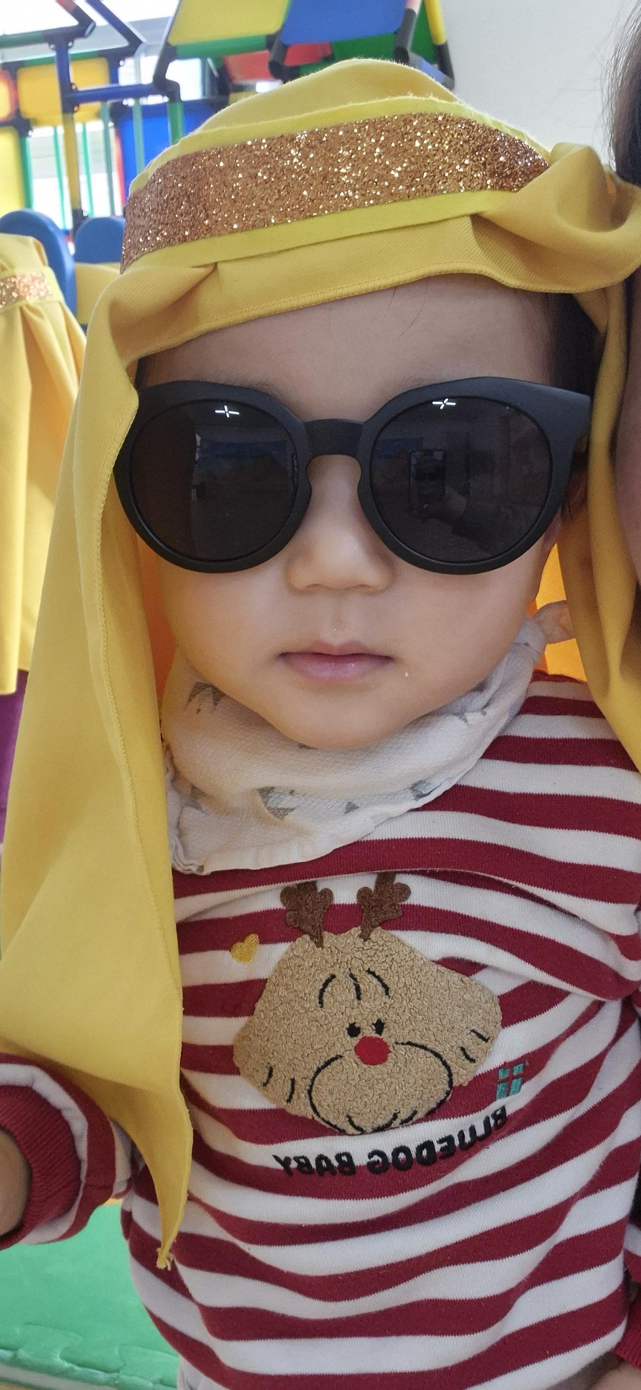 看图猜谜语 小朋友们在托儿所玩啥游戏？
这几张图片承包了我这个周的笑点。不到2岁