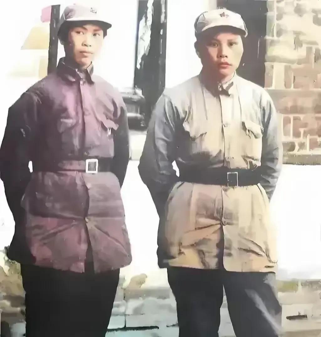 贺子珍年轻时的相片，27岁，很漂亮，但也有点凶，旁边朱老总夫人康克清，看起来也很