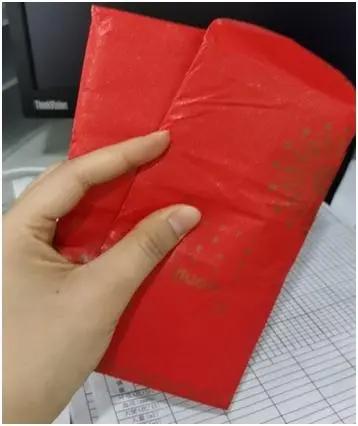 我姑姑真不是人！前天，她办乔迁宴，我特地抽空去参加，还给了2000元红包。昨天她