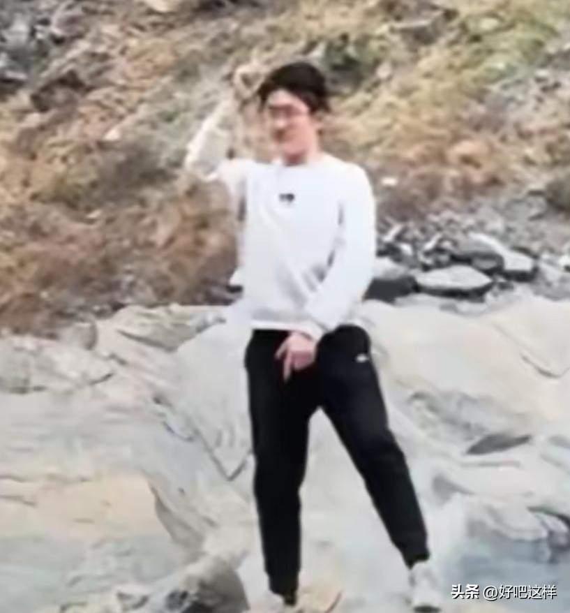 为了洗一下自己的杯子，未婚男子命丧虎跳峡。未婚妻哭成泪人。最后叫来打捞的人们，由