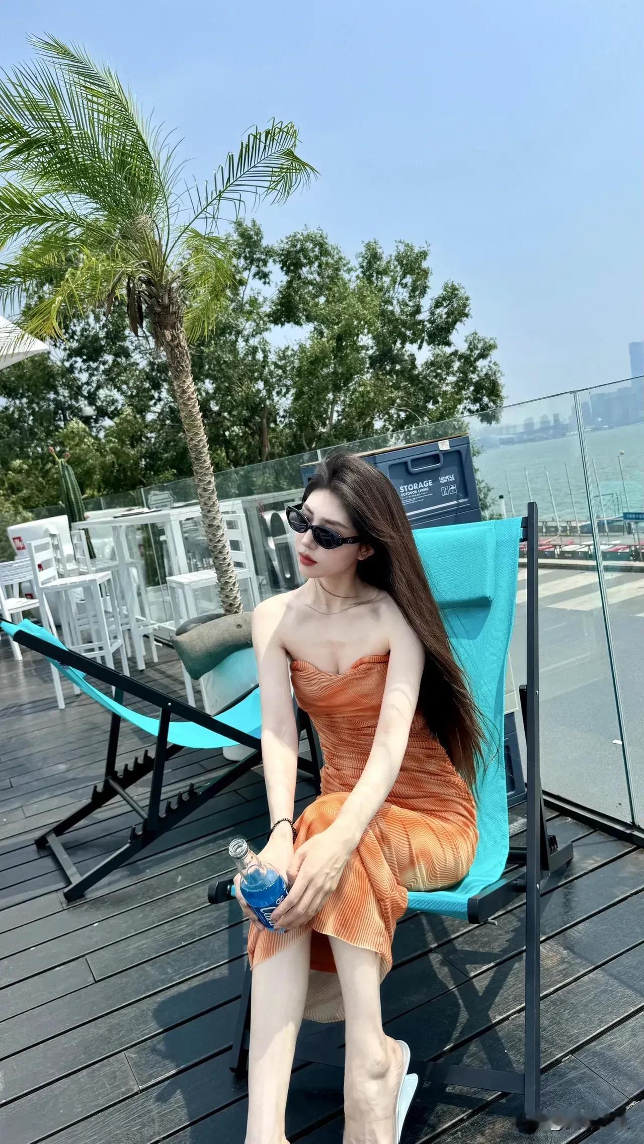 总以为时间很慢
可转眼就是秋了
希望你把烦恼留着夏天
把快乐塞进秋天
希望你的生