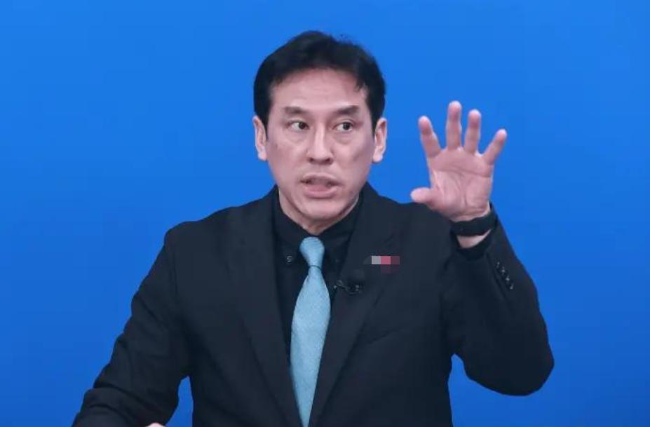 台湾媒体人黄暐瀚叫嚣称“宪法”没有要“统一”！在12月23日，黄暐瀚在社群平台上