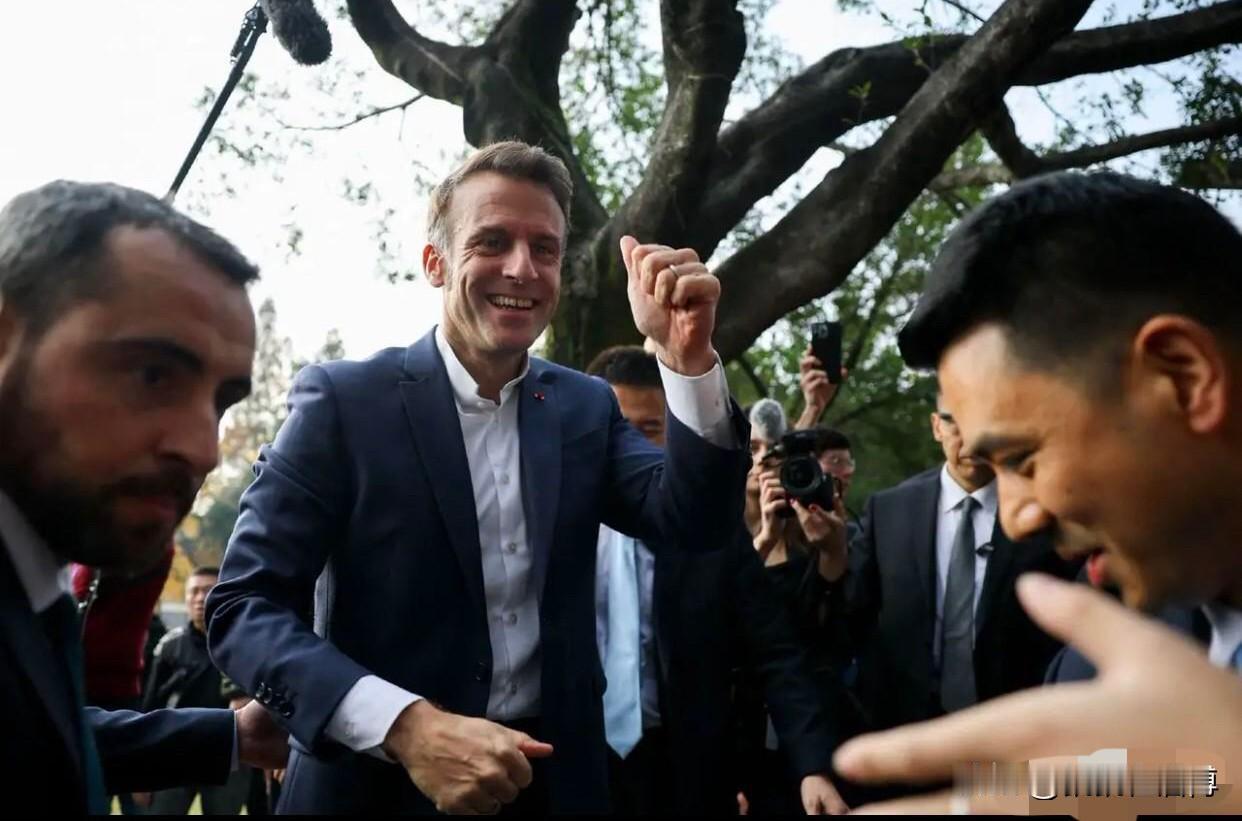 感觉很棒！法新社等媒体再次发布了法国总统马克龙访华图片，
从目前的照片和外媒相关