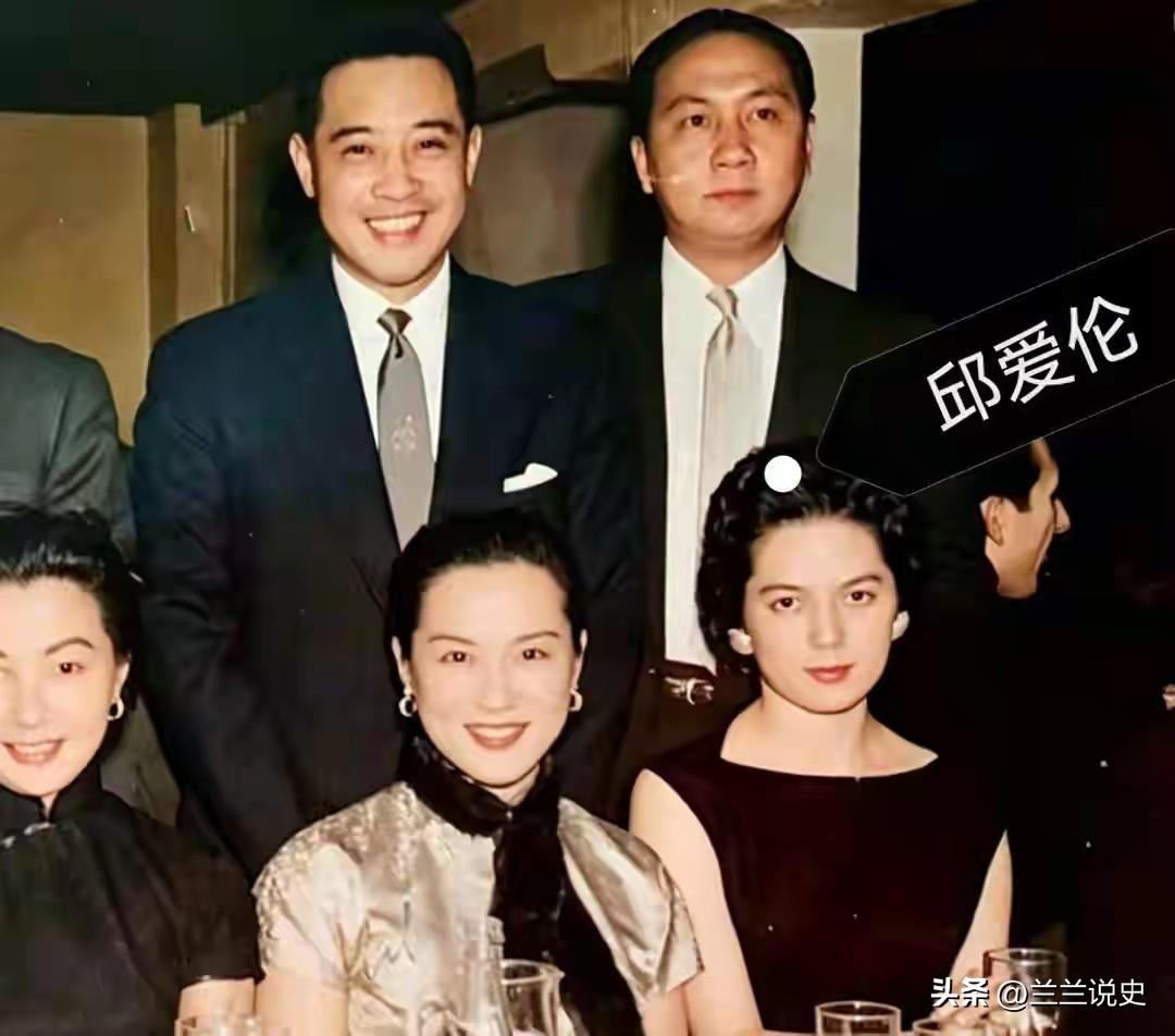 1953年，邱爱伦与朋友聚会留下罕见合影，多年后她成了蒋纬国的妻子

1953年