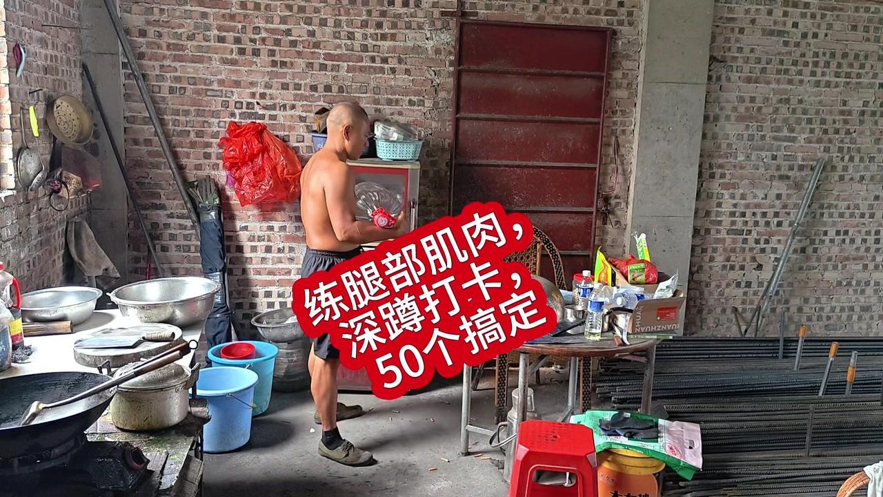 1️⃣深蹲初体验：10个轻松，15个尚可，20个后开始分心走神，25个后发蒙，直