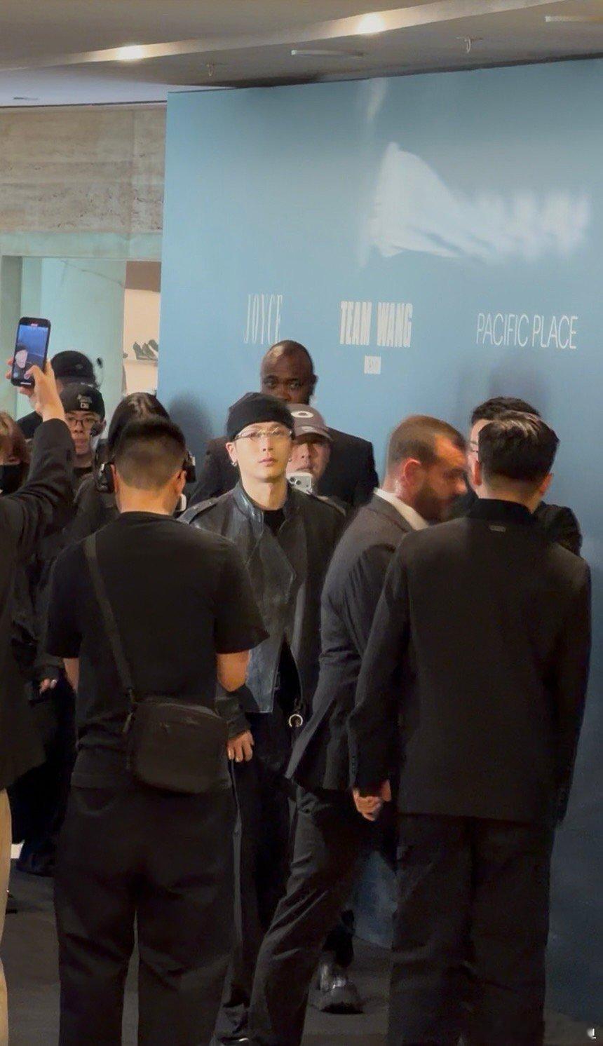 见你的每一秒都是快乐的🥰🥰王嘉尔回香港全是尖叫 wje何炅王嘉尔芒果跨年合体