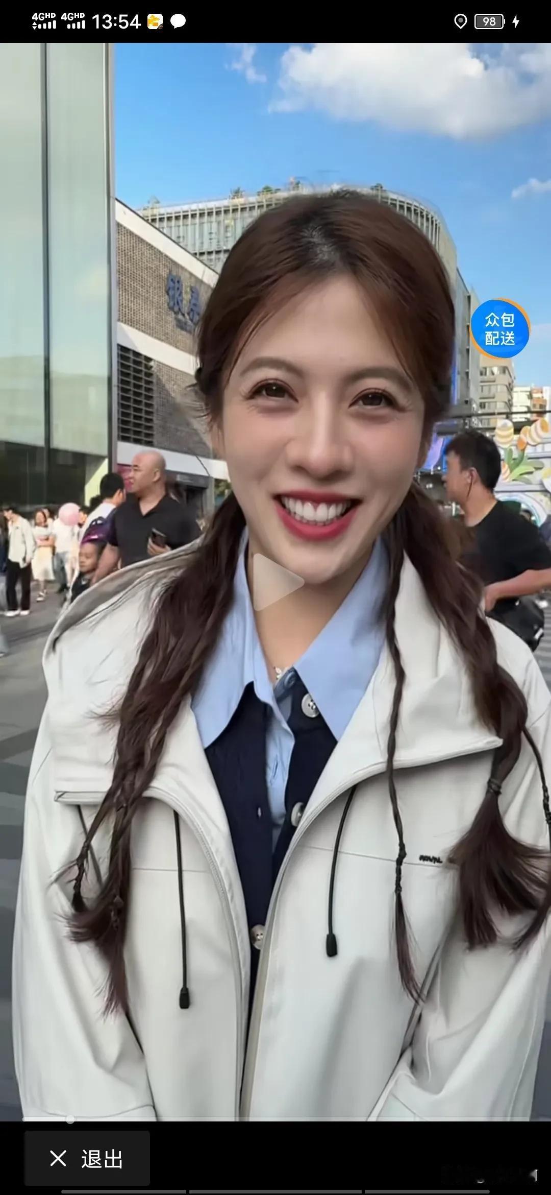 我第一次去南方是广东省，看到满街的女孩子，第一个感觉；怎么都这么娇小玲珑的？看背
