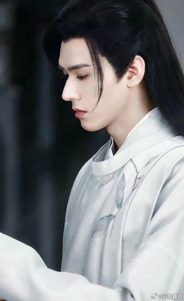 安乐传 GJ龚俊安乐传GJ龚俊韩烨一纸诀别书，一路长思花。年少设局，壮年为国，为