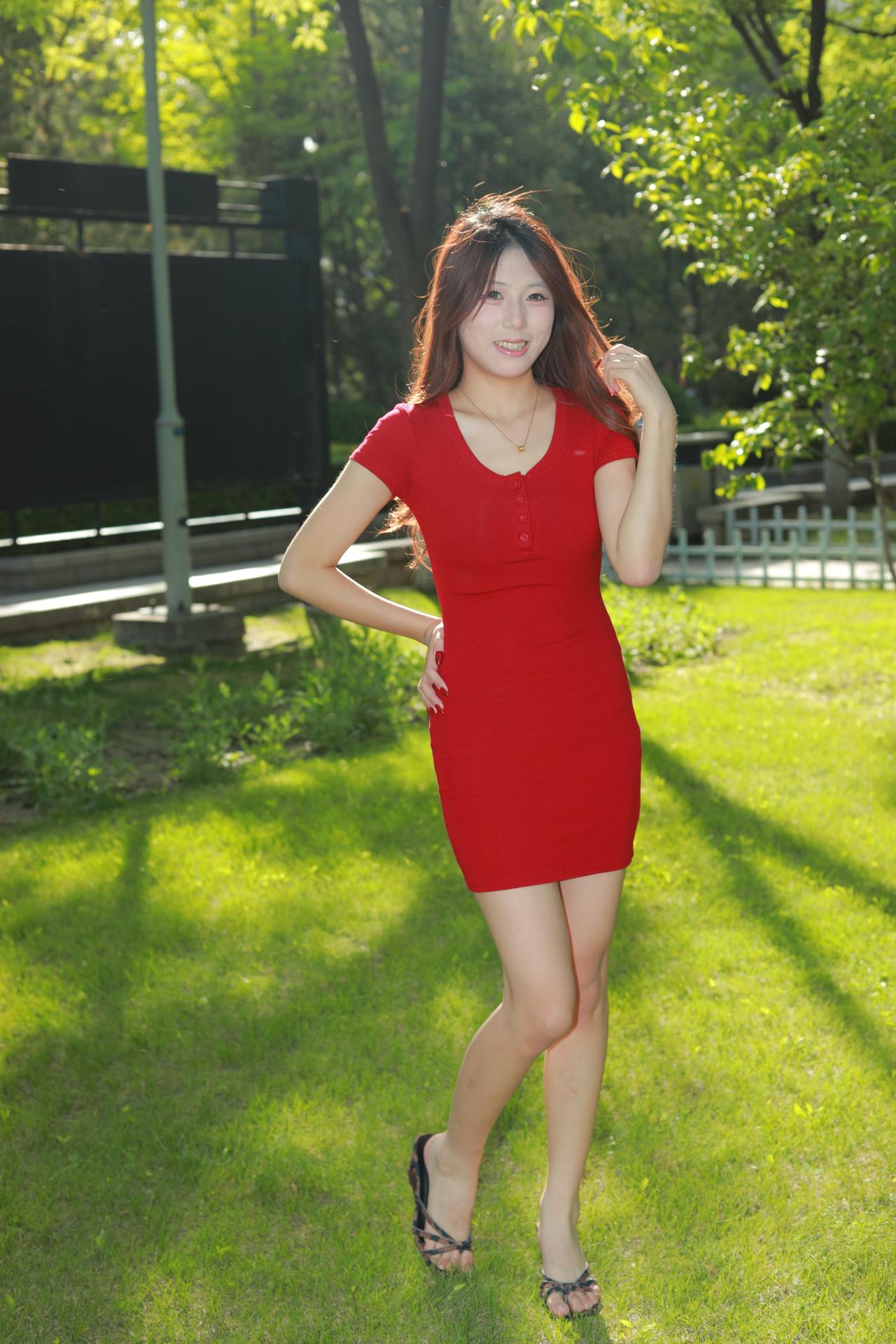人像摄影约拍跟拍原创原图直出照夏日草地拍照 户外少女写真