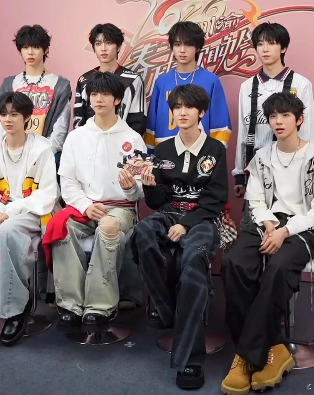 四代练习生生图来了最帅的居然是左奇函