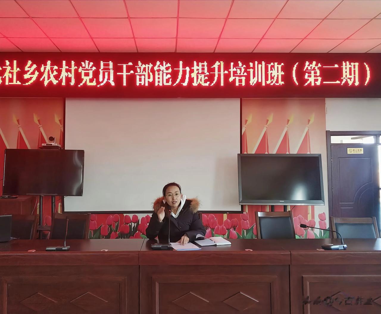 现在公务员制度最大的漏洞就是：领导干部先让自己的子女当村官，或者社区干部，这个不