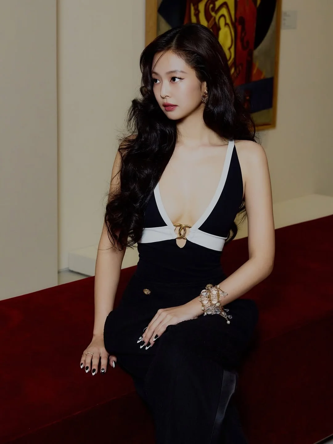 JENNIE把CHANEL穿出了“经典正在发生”的感觉