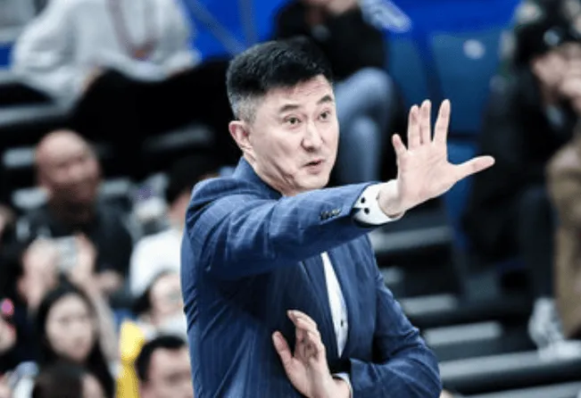 杜锋：我能力有限，只能关注眼前的小组赛，关心不到后面