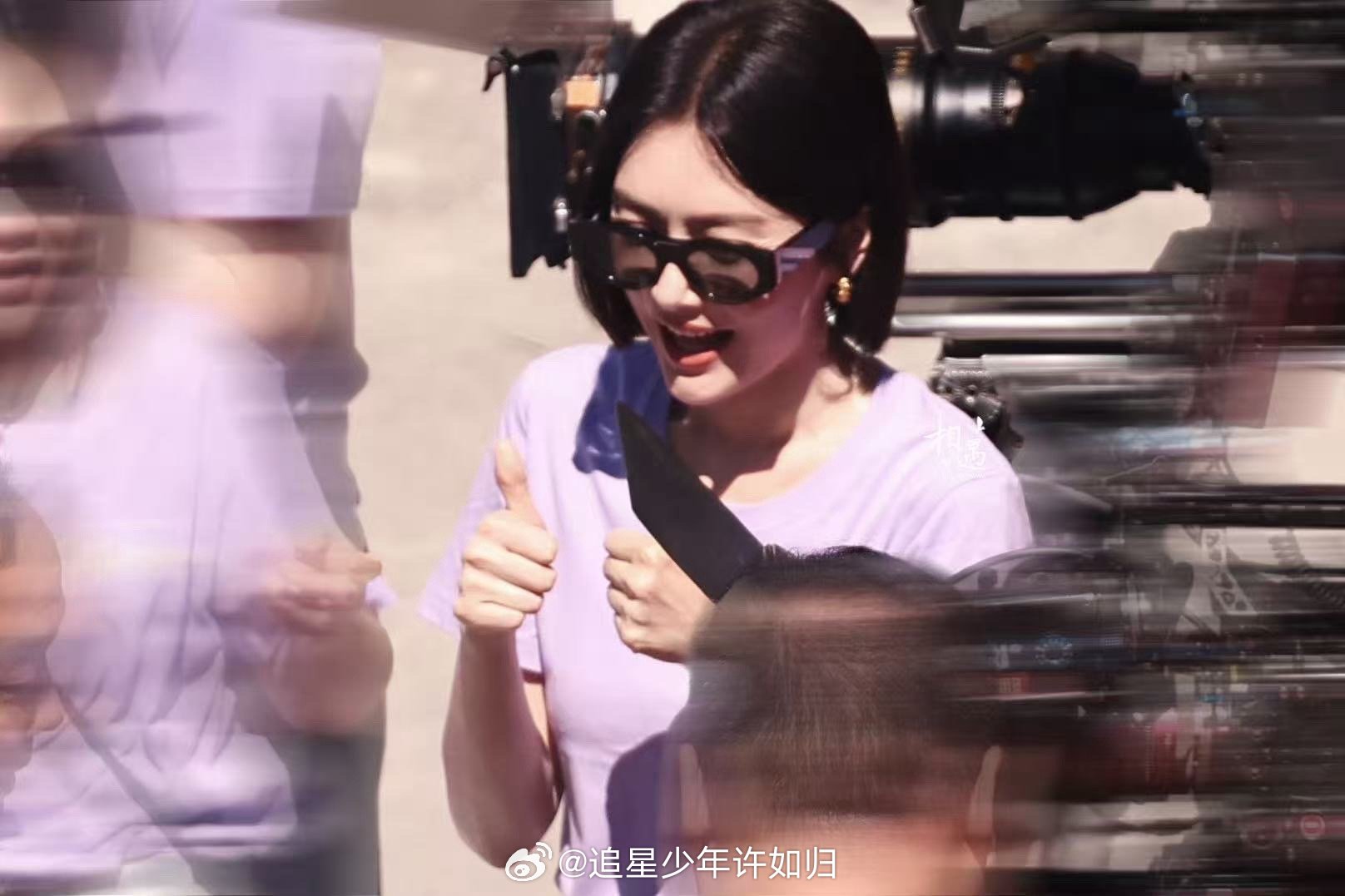 秦岚闪耀如她开机 秦岚主演的闪耀如她今日正式开机，这可是闪耀的她续作，之前管文的