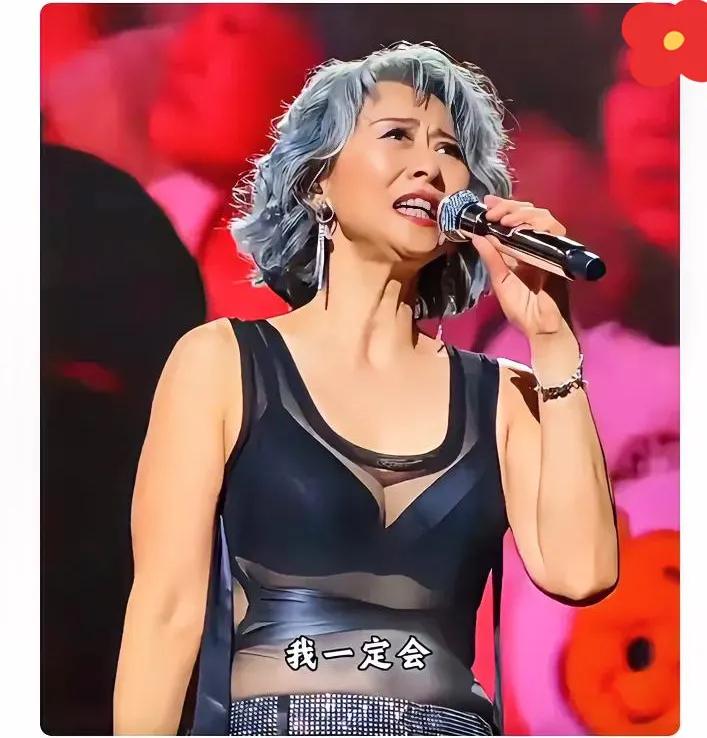 64岁的叶倩文穿透视装炸场，77岁林子祥一句调侃，暴露了婚姻的真实情况。
 
谁
