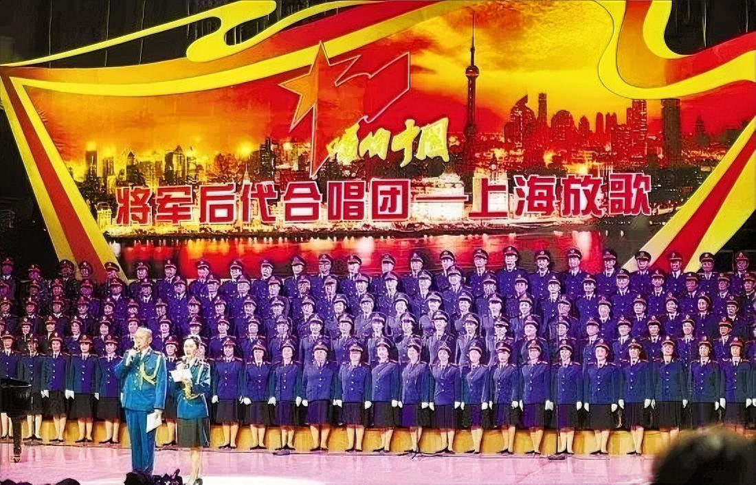 你敢相信吗？这是“将军后代合唱团”的演出照，顾名思义，这个合唱团的成员可不是什么