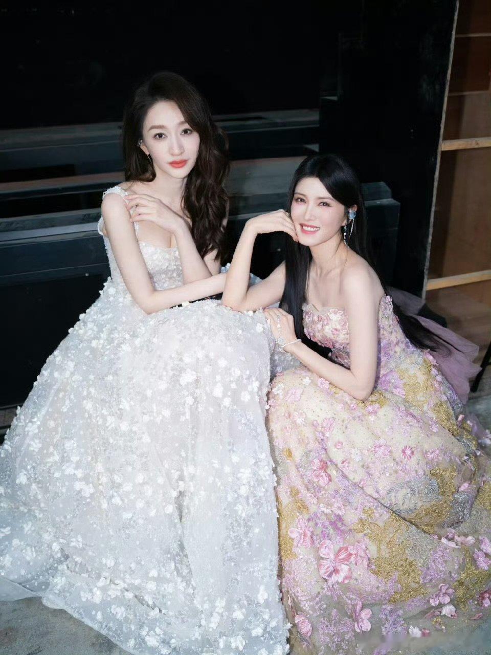 李小冉徐洁儿阚清子侯宇唱我会等浅唱晚风，奔赴温柔，四位姐姐同台演绎《我会等》，歌