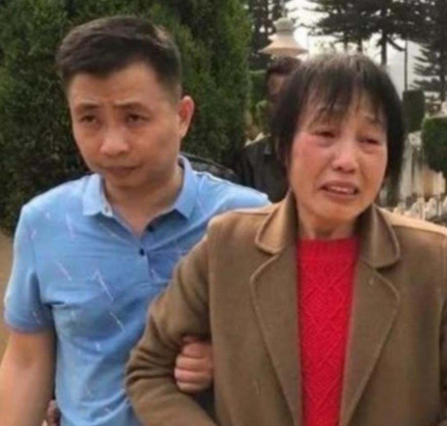 1984年，一战士壮烈牺牲，其新婚20天妻子拒绝改嫁，坚持生下遗腹子，35年后，