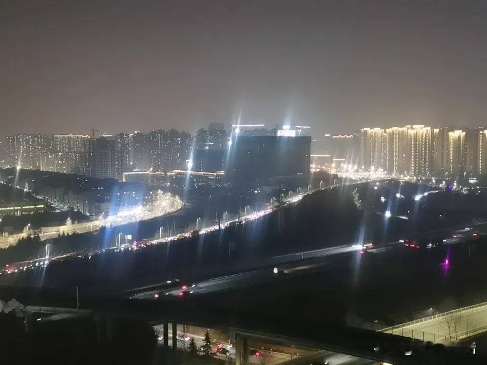 西安拥堵的原因是啥啥也不说了，直接上图片看，最大的弊端就是三环跟绕城连在一起的奇