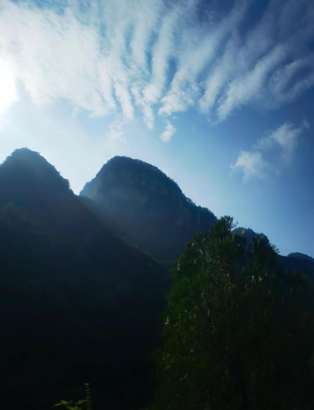 越来越喜欢这调调 听起来舒服 养心 无杂念 无干扰 且舒展  自由。