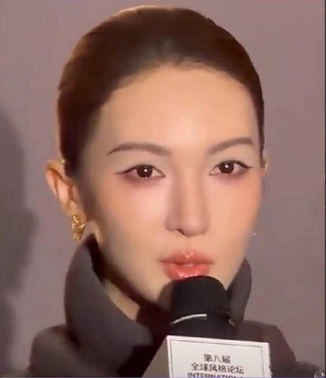 金晨 再也不自己乱化妆了前几天她自己化妆出席活动，被网友说“怎么变这样了”，争议