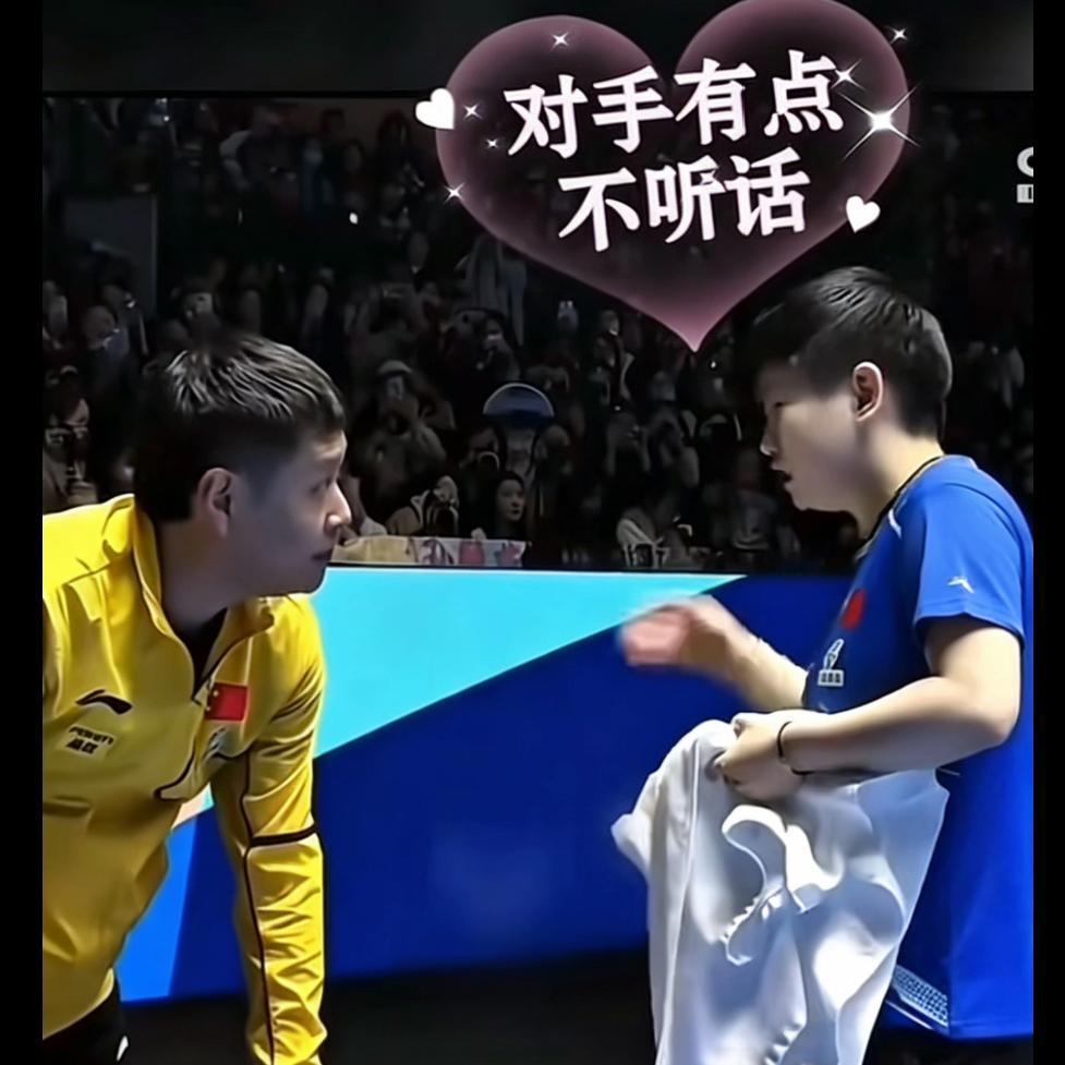 邱贻可：莎莎坐下喝点水！
莎：嗯😐

邱贻可：你平复一下心情，
莎：师傅不能。