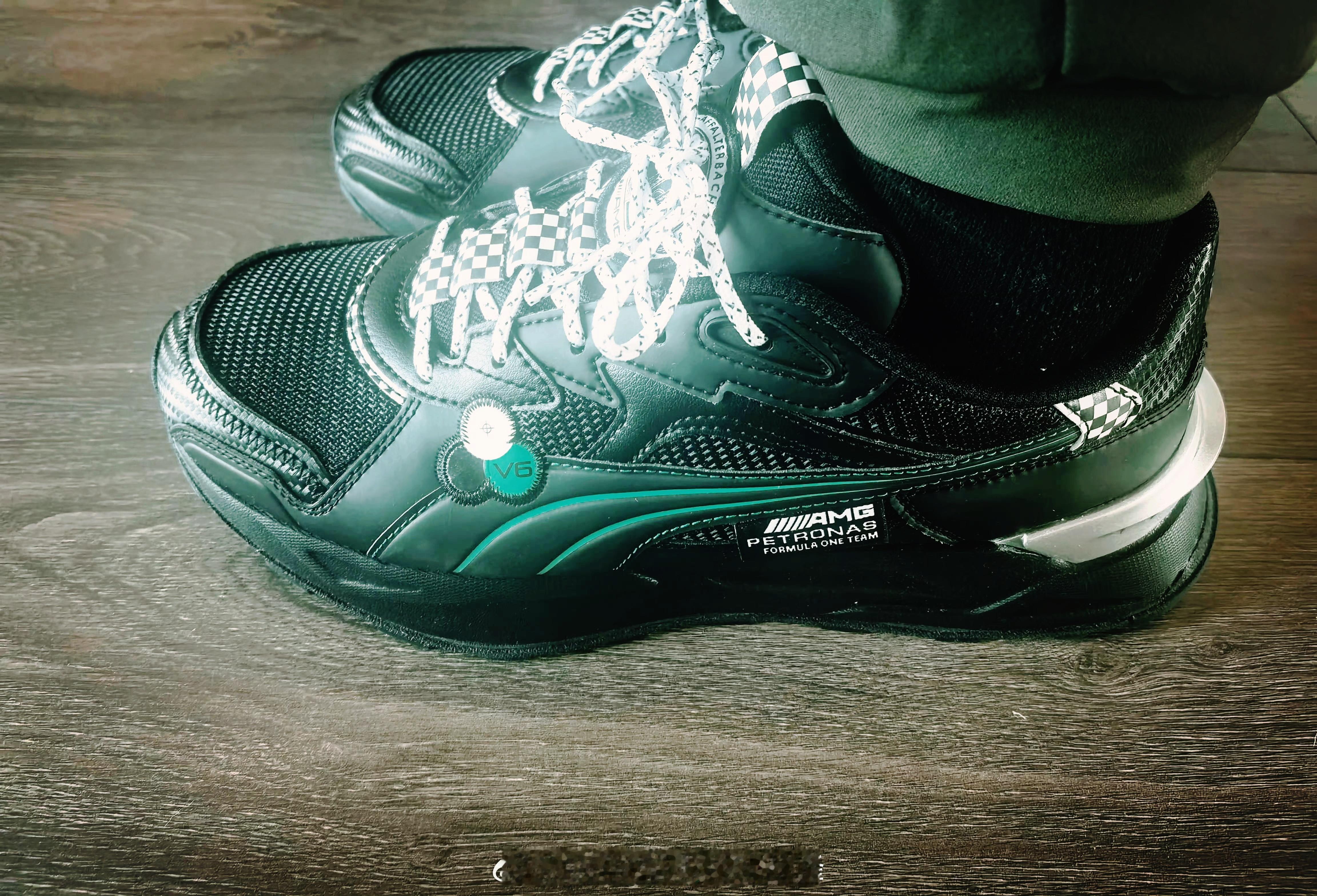 今天开AMG，不忘穿上的梅奔AMG车队的合作款，相当舒适且细节～咱就说贴题不贴题