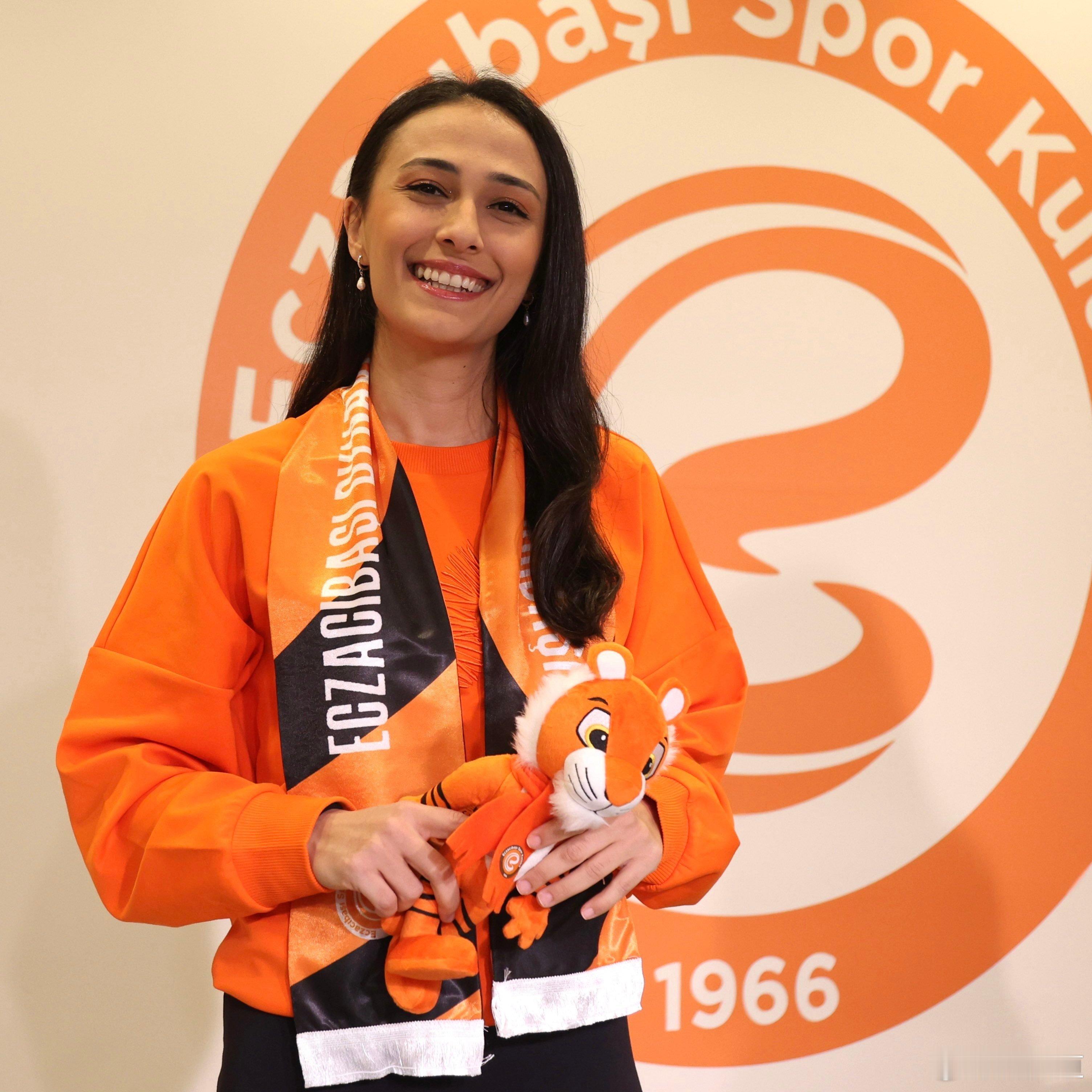 国际排坛动态伊萨奇巴希伊萨奇巴希官方宣布，俱乐部已与队长阿克兹成功续约两年。阿克