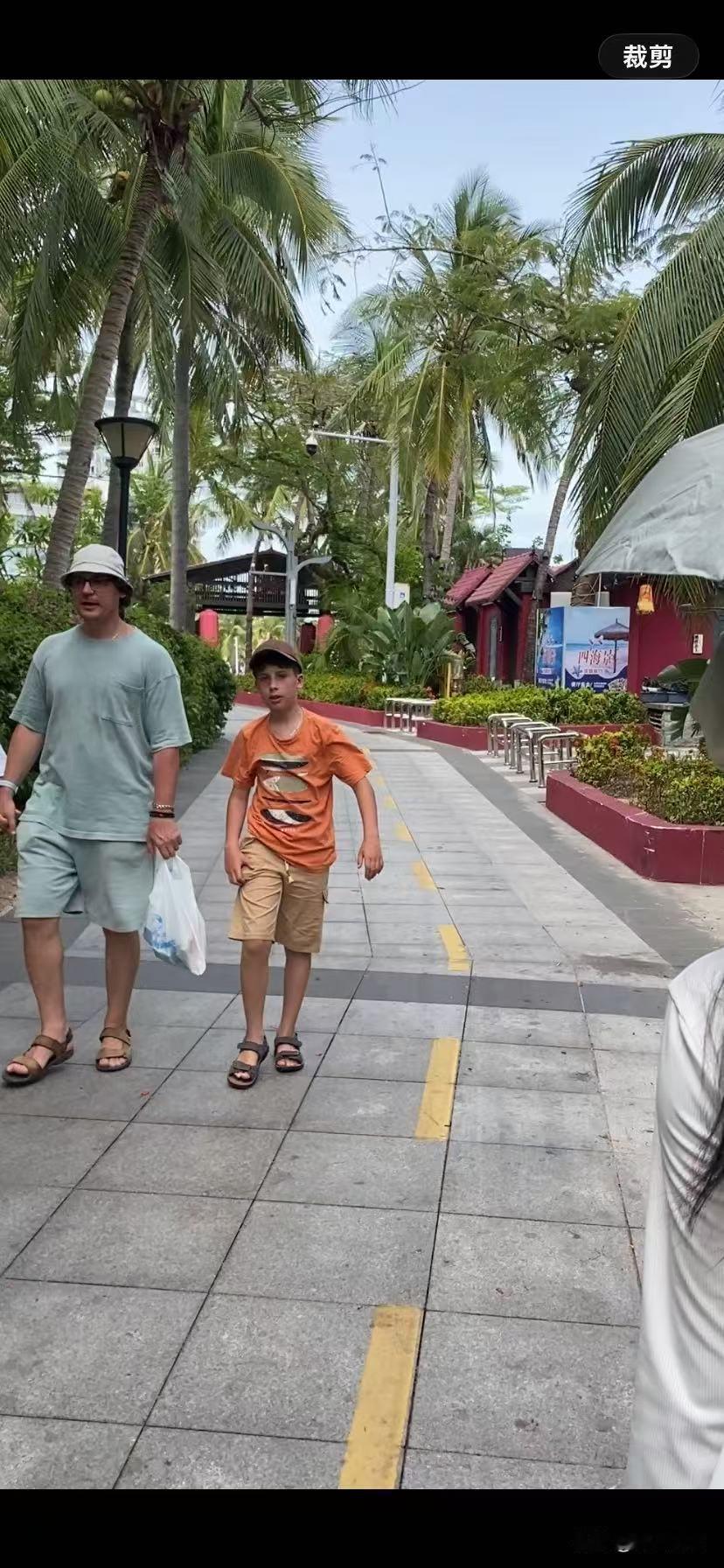 尽管俄乌战争还没结束，但也挡不住俄罗斯人到海南三亚旅行的热情！
今天，女儿高考之