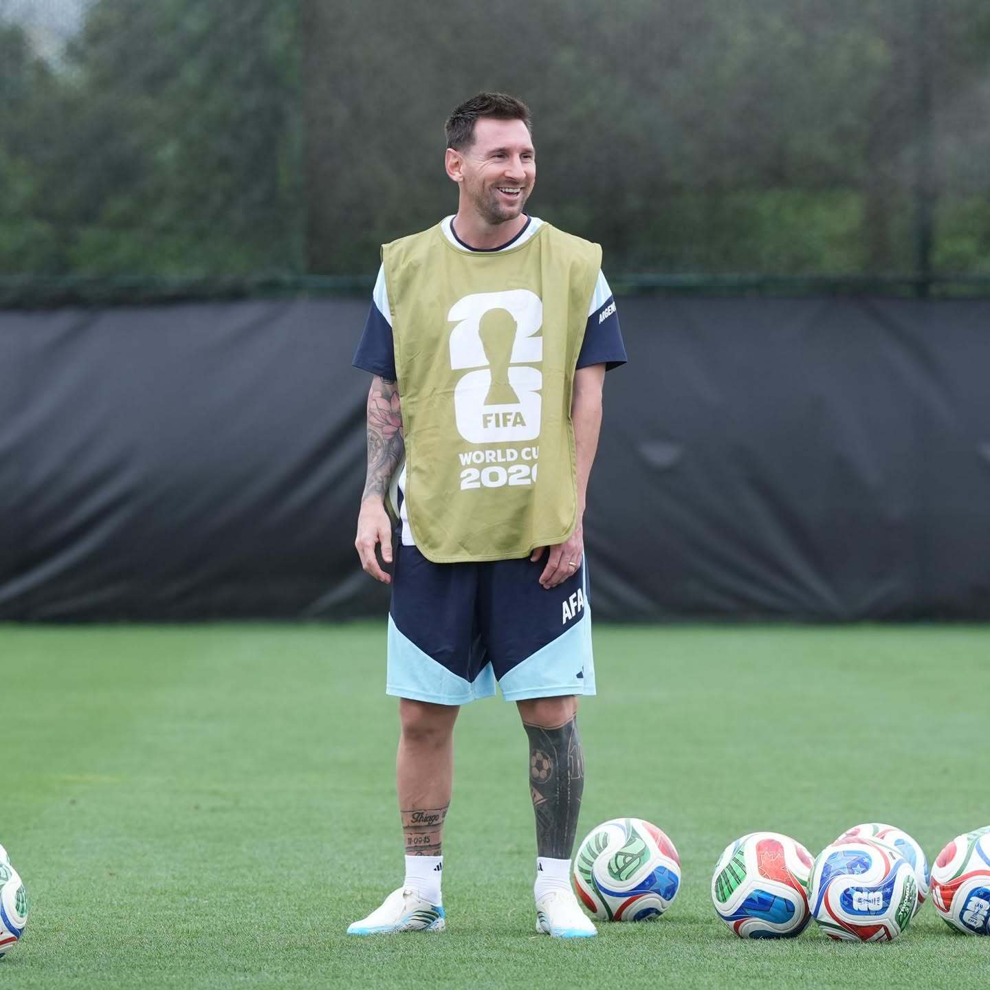 梅西更新ins｜⚽🇦🇷安妞点赞并评论：我爱你❤️❤️梅西