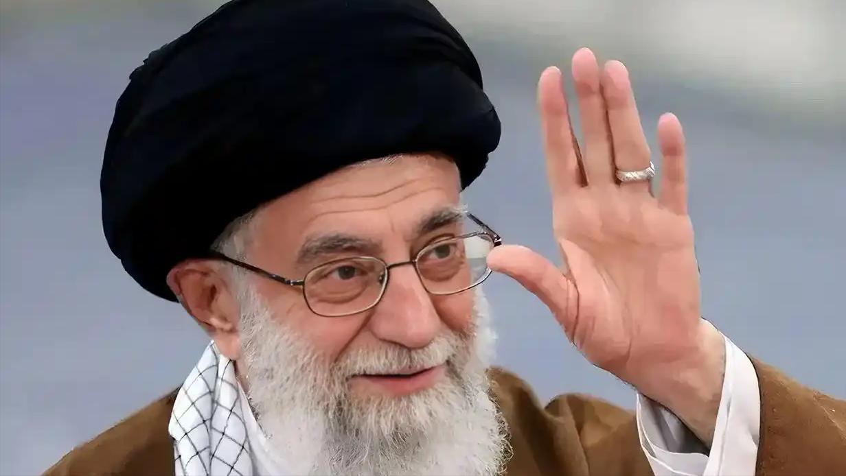 伊朗会再一次打起来嘛？
美国：特朗普撤回了攻击指令，但林肯号战斗群入驻阿拉伯海，