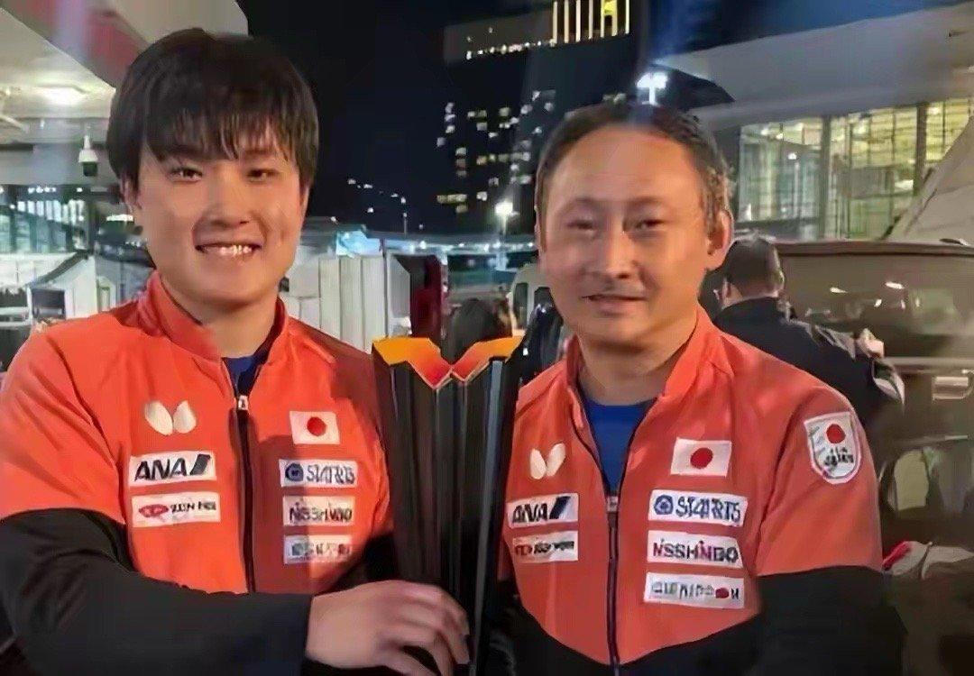 2025WTT香港总决赛，张本智和6局逆转莫雷加德首夺男单冠军，打破亚军魔咒，夺