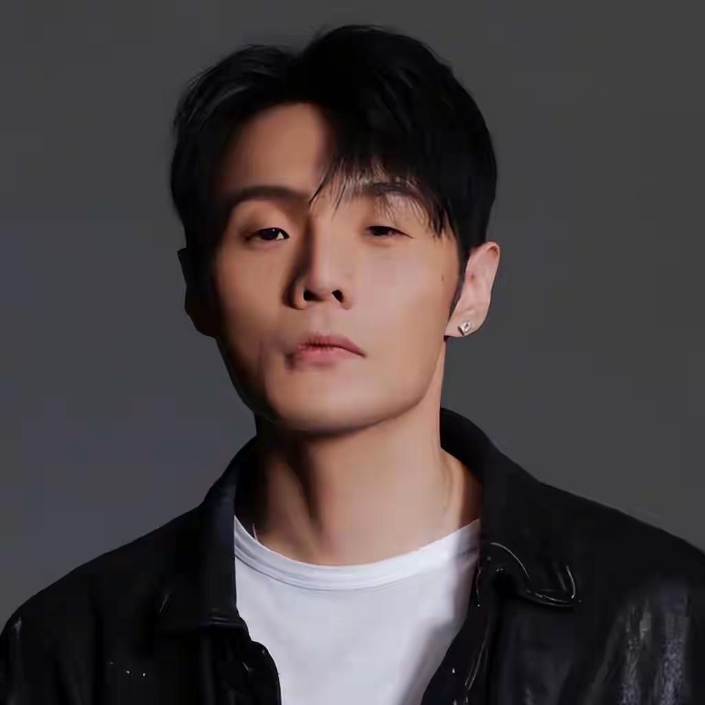 李荣浩控诉单依纯侵权！单依纯的确该道歉！
他称：“近日，单依纯方针对3月28、3